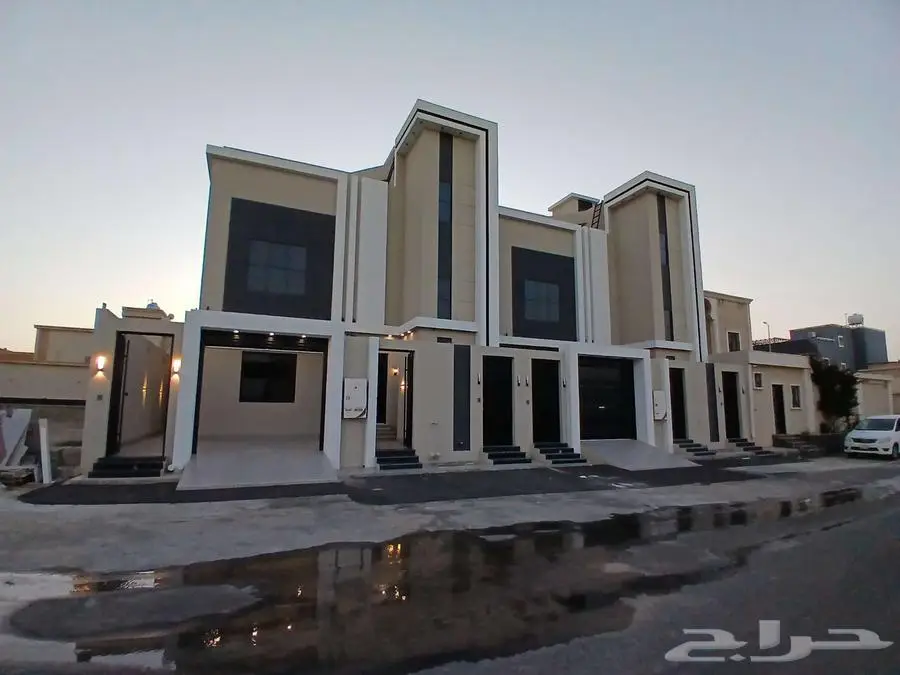 للبيع دور أرضي في عماره دورين تشطيبVIP طريق الثمانين بالخميس 0