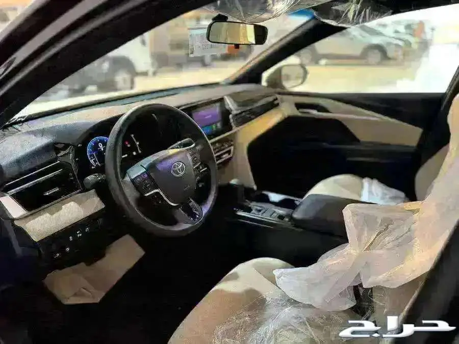 تويوتا كامري E بنزين 2025 اسود 4