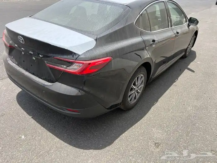 كامري E اسود بنزين سعودي ب110الف 1