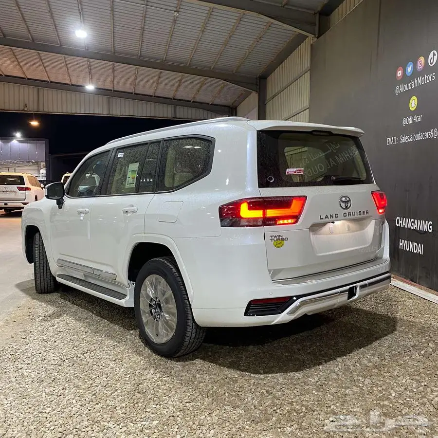 تويوتا لاندكروزر GXR4 بنزين 2025 - عروض الأقساط 3