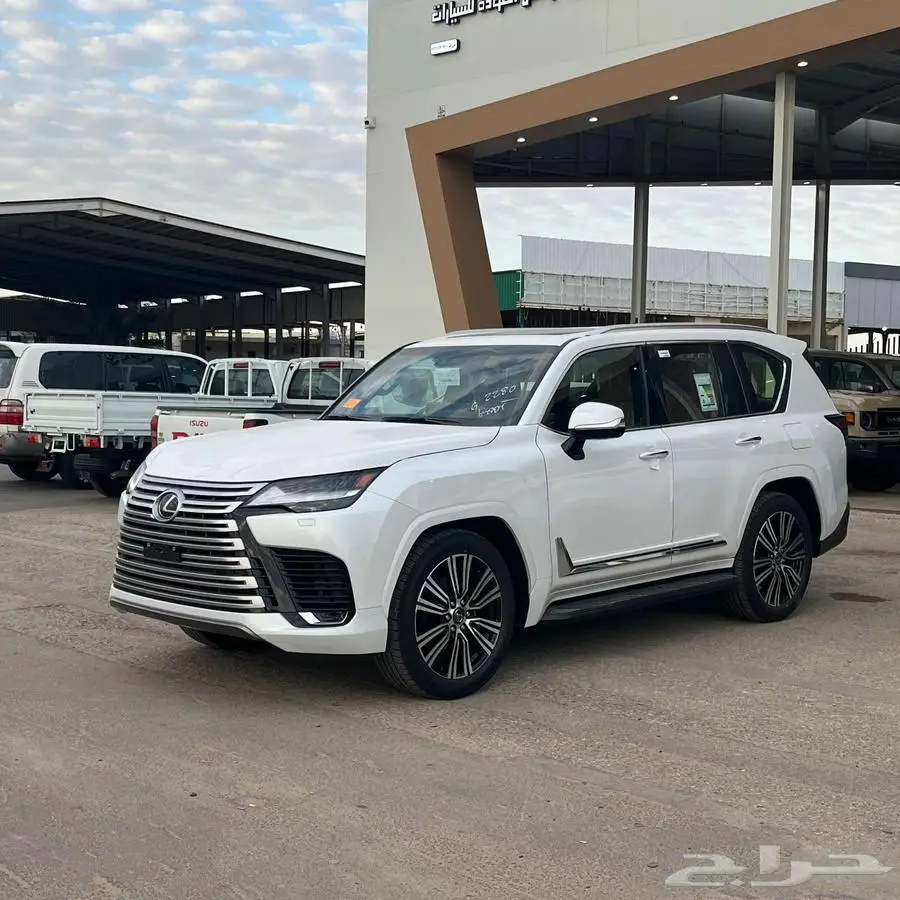 لكزس LX600 BB بنزين 2025 - عروض 50 50 0