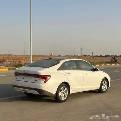 اكسنت سمارت ابيض سقف اسود 2025 6