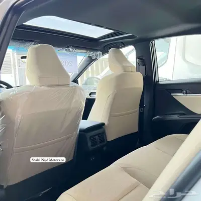 كامري LE بنزين 2025 بطاقه 106000 مع عازل حراري مجانا 5