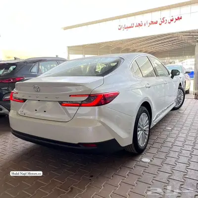 كامري LE بنزين 2025 بطاقه 106000 مع عازل حراري مجانا 3