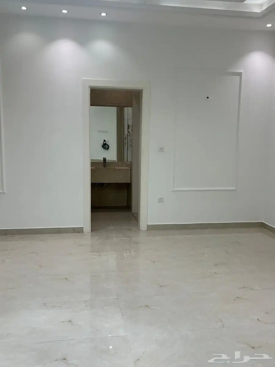 فلة فاخره للايجار حي الامواج 5 غرف 80 الف 4