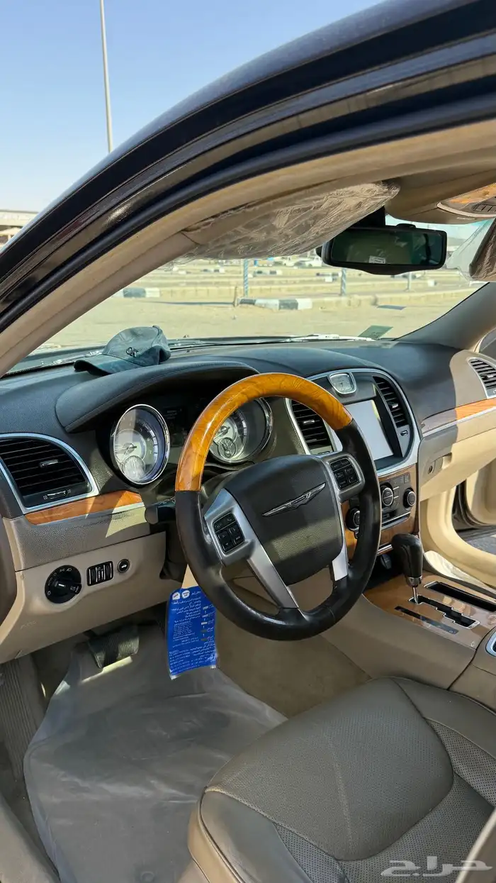 كرايزلر c300 هيمي v8 4