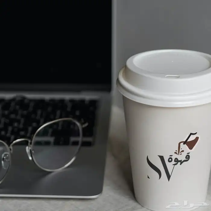 مصممة جرافيك 2