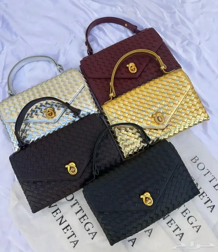 شنط ماركات متعدده بسعر مخفص 33