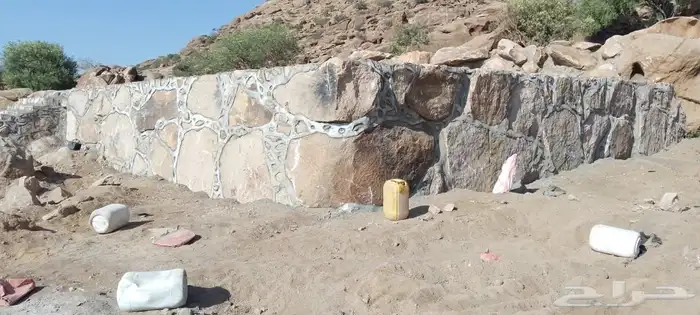 يوجد لدينا مباني حجر 1