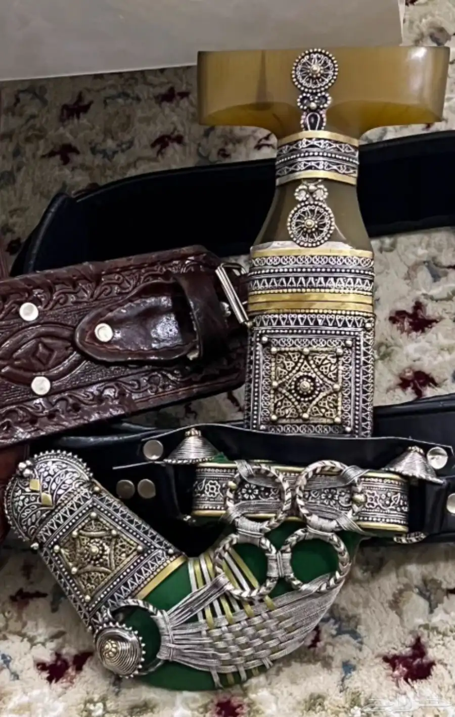 اعرض لكم خنجر حك زراف الصب فضه ونحاس والموقع الحرجه 0