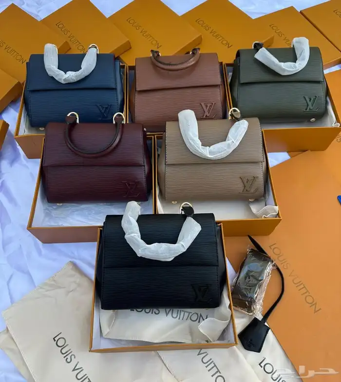 شنط ماركات متعدده بسعر مخفص 30