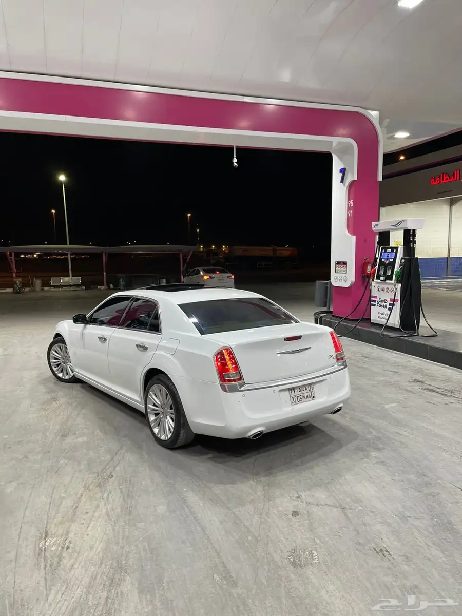 كرايسلر c300 موديل 2012 v8 4