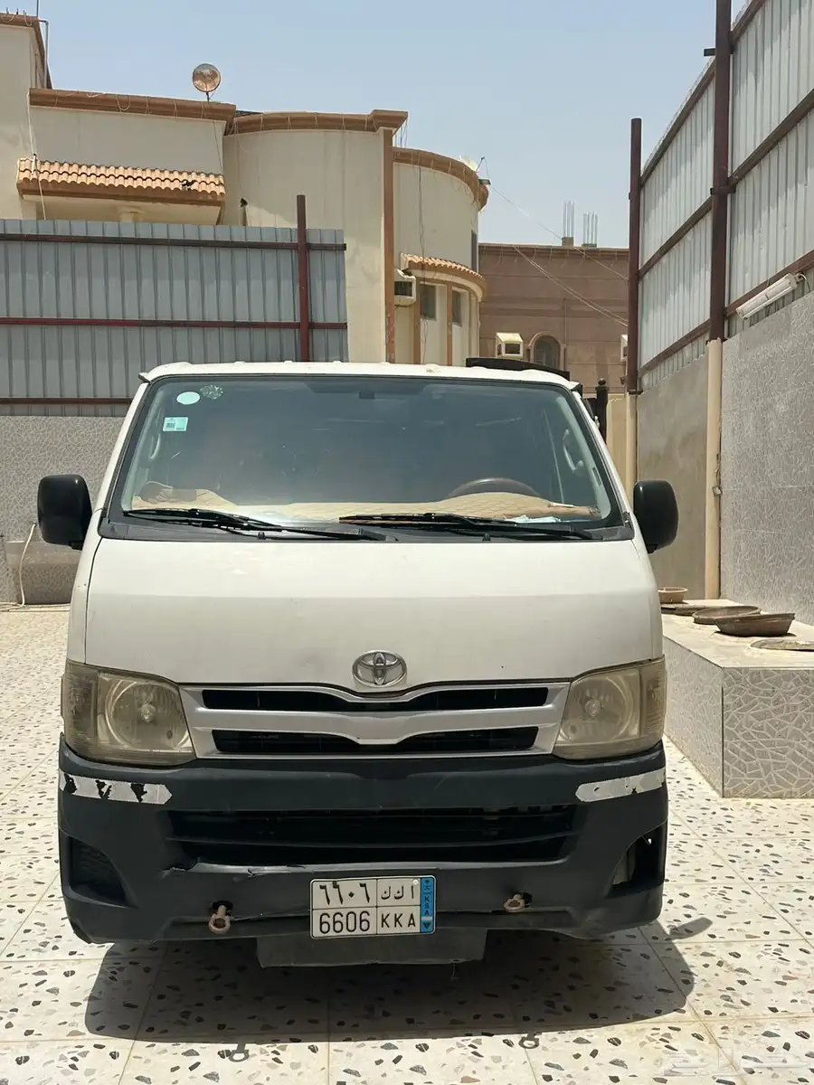 للبيع باص هايس مديل 2011بنزين 1