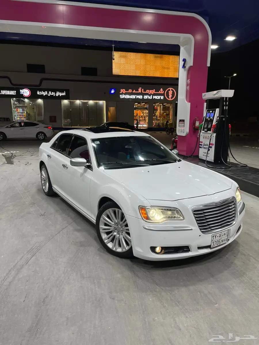 كرايسلر c300 موديل 2012 v8 0