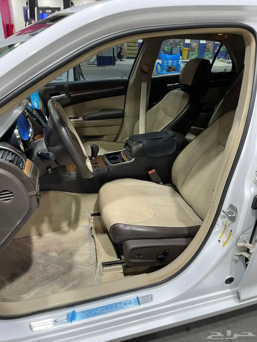 كرايسلر c300 موديل 2012 v8 7