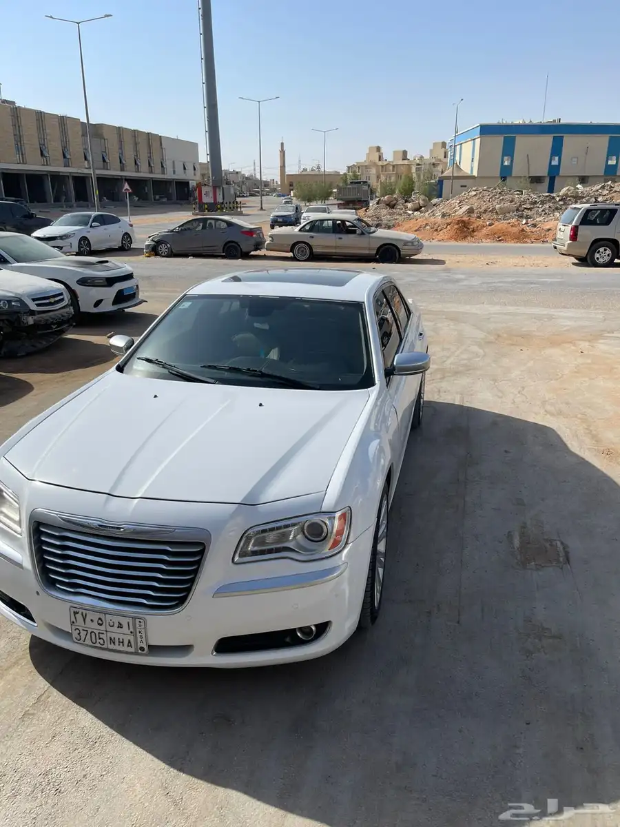 كرايسلر c300 موديل 2012 v8 12