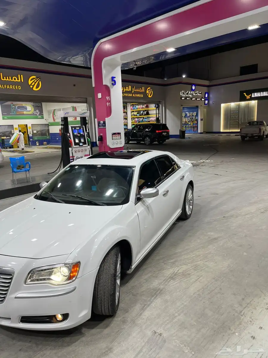 كرايسلر c300 موديل 2012 v8 3