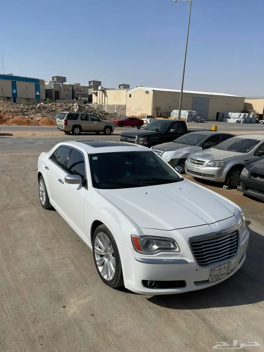 كرايسلر c300 موديل 2012 v8 13