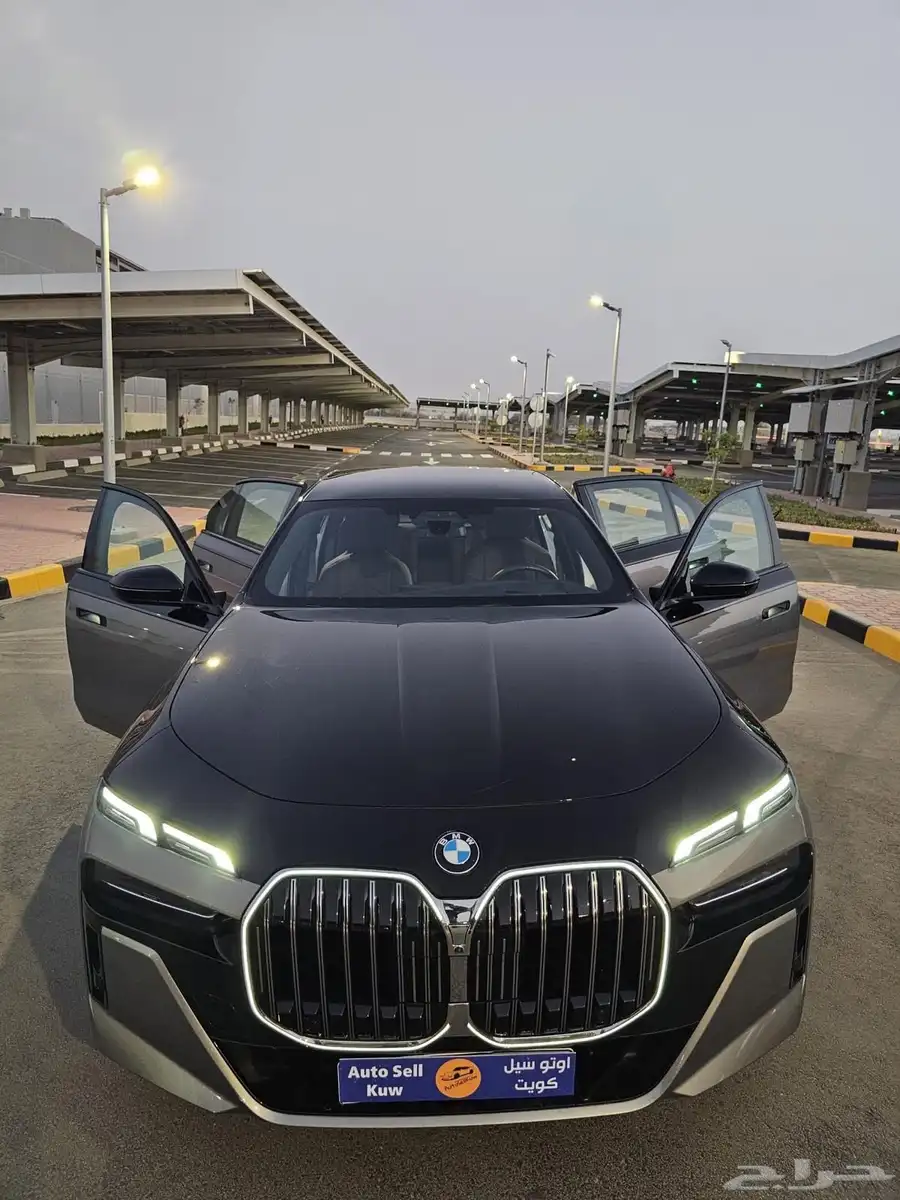 BMW 740i 2024 بحاله جديده 12