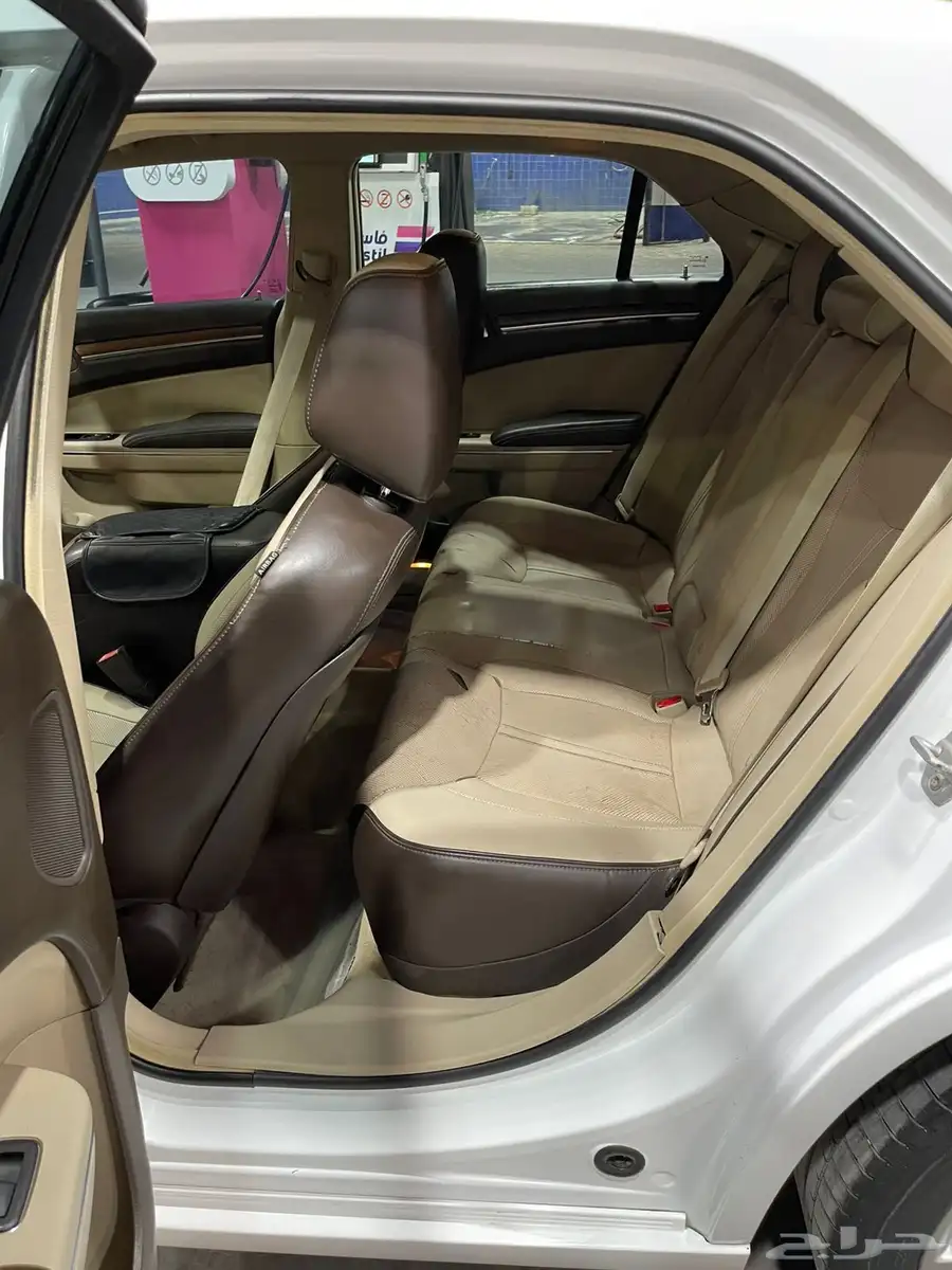 كرايسلر c300 موديل 2012 v8 10