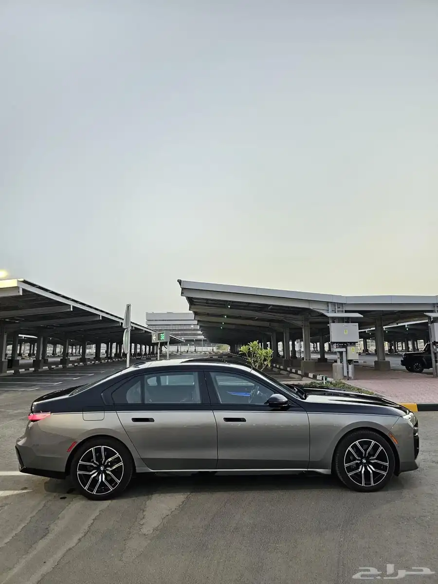BMW 740i 2024 بحاله جديده 3