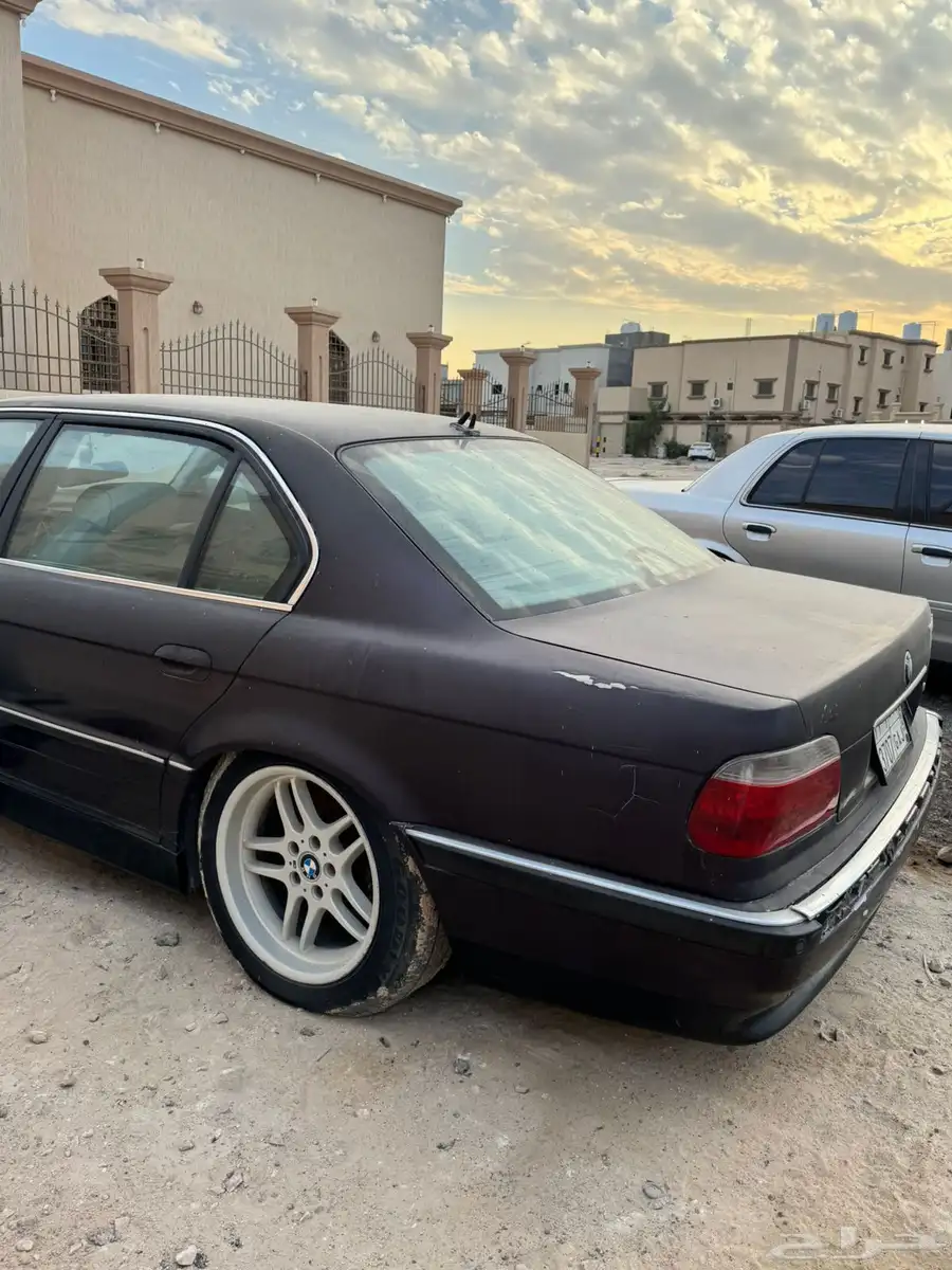 بي ام دبليو موديل 2000 2