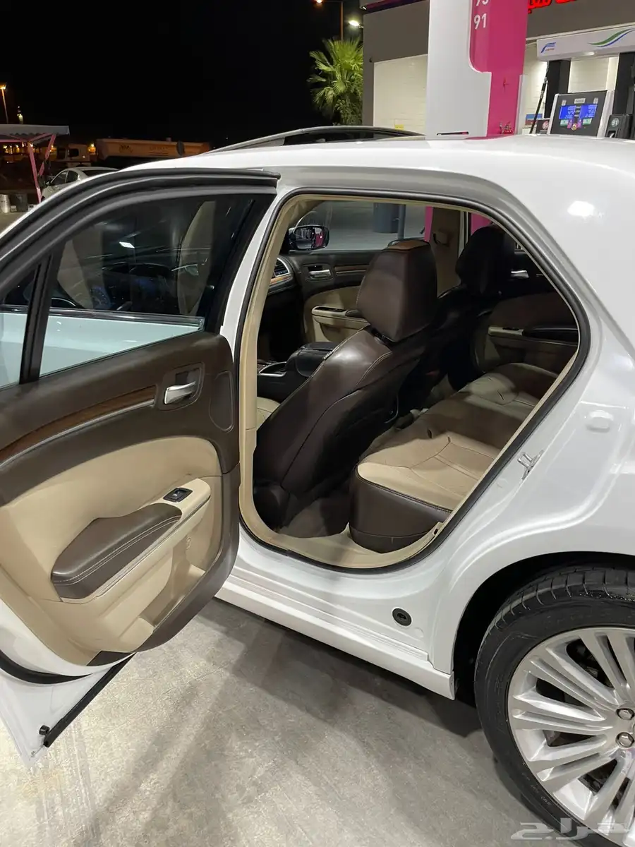 كرايسلر c300 موديل 2012 v8 11