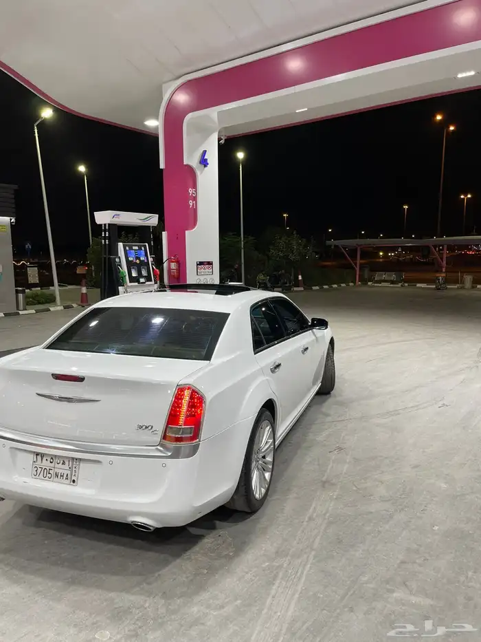 كرايسلر c300 موديل 2012 v8 5