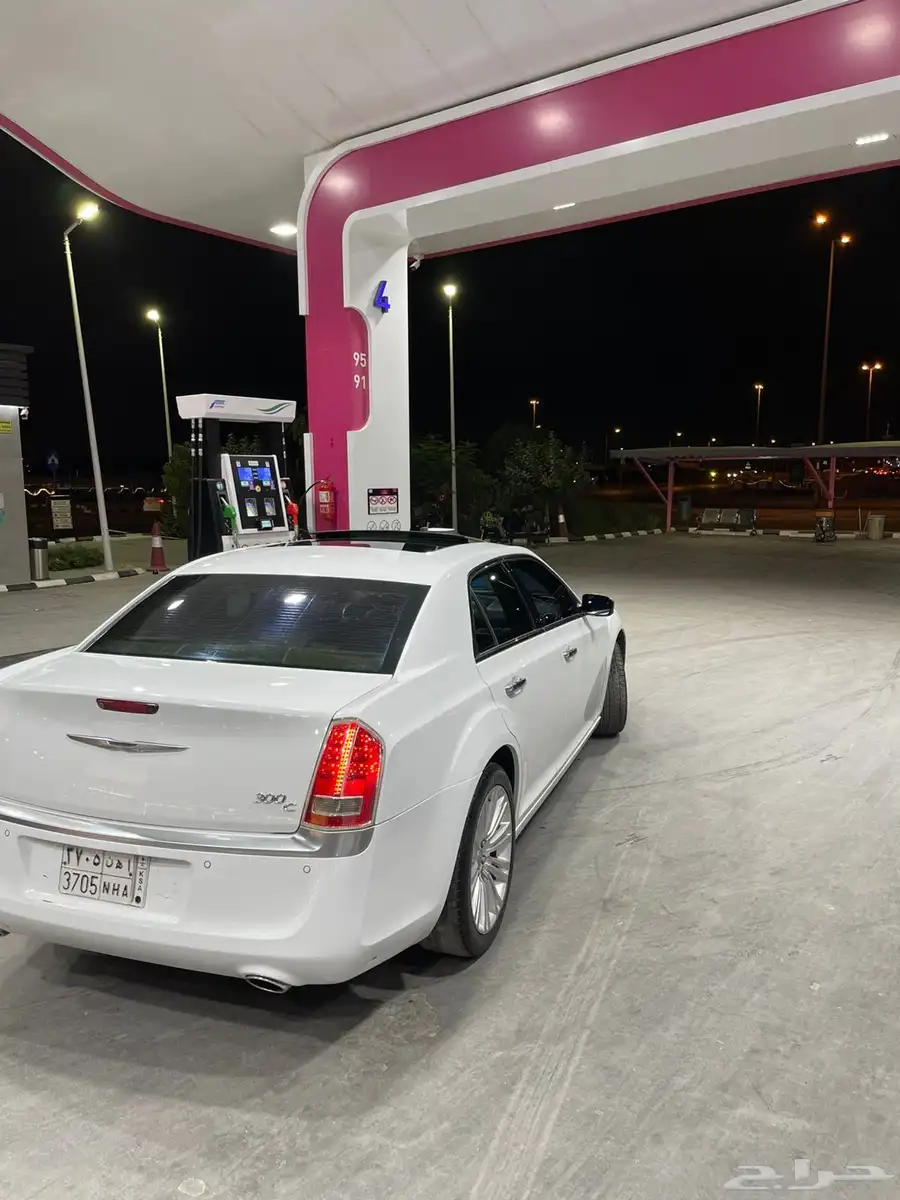 كرايسلر c300 موديل 2012 v8 5