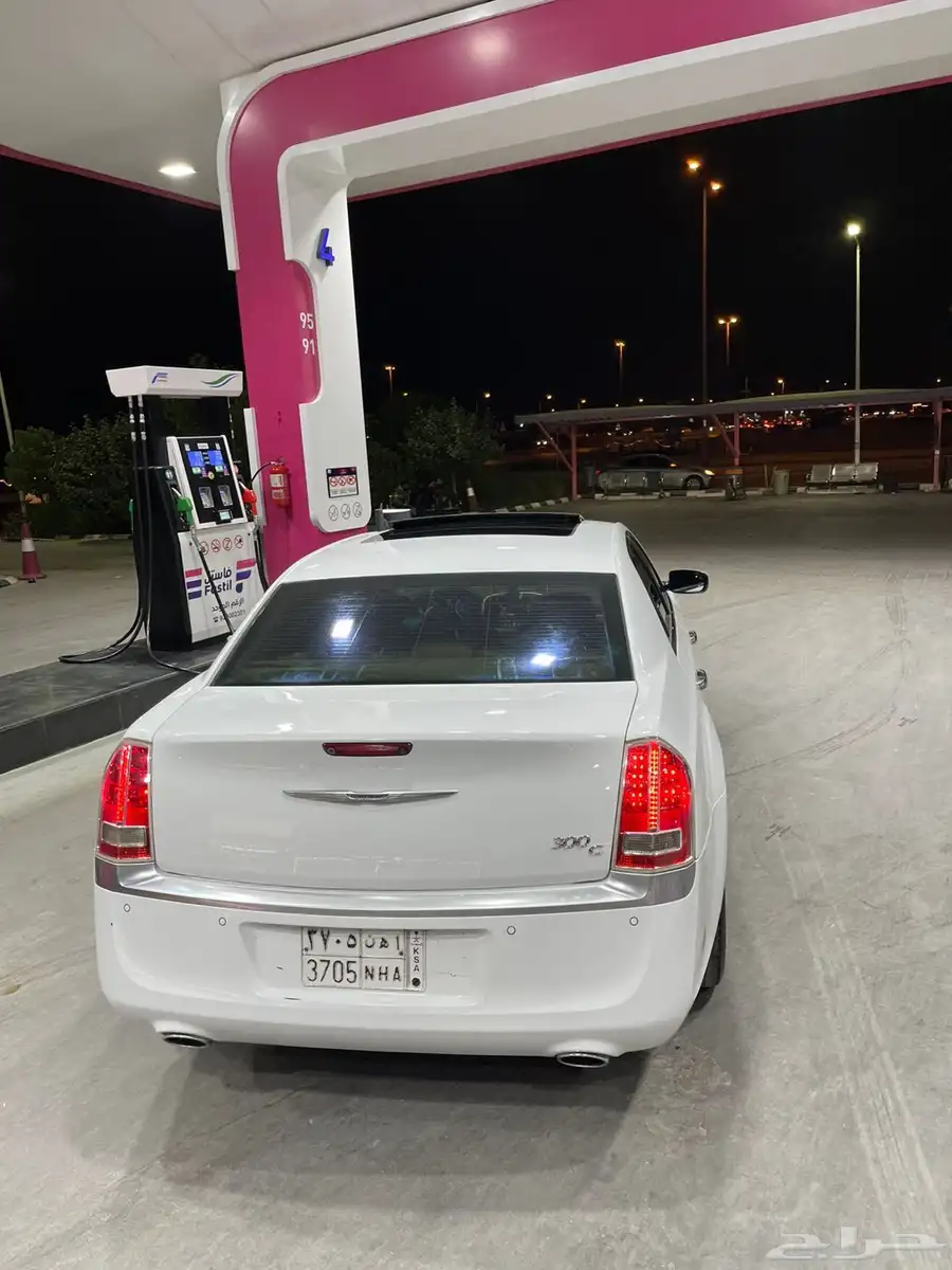 كرايسلر c300 موديل 2012 v8 6