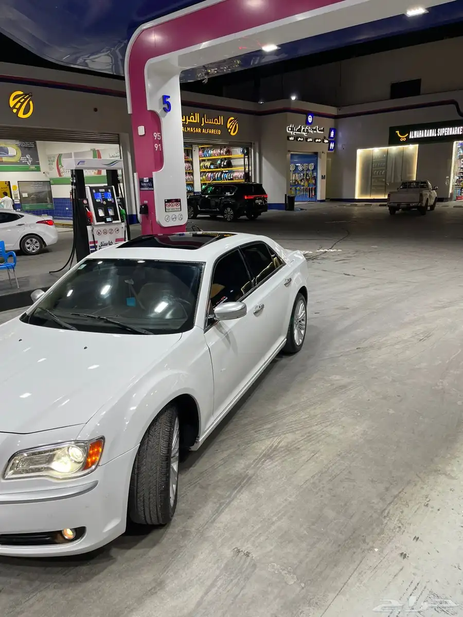 كرايسلر c300 موديل 2012 v8 2