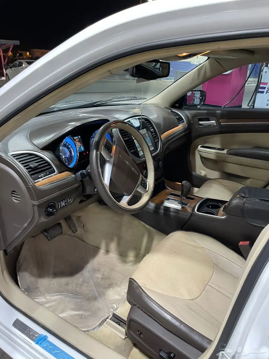 كرايسلر c300 موديل 2012 v8 9