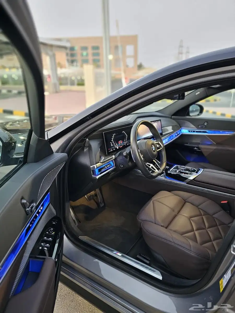 BMW 740i 2024 بحاله جديده 7