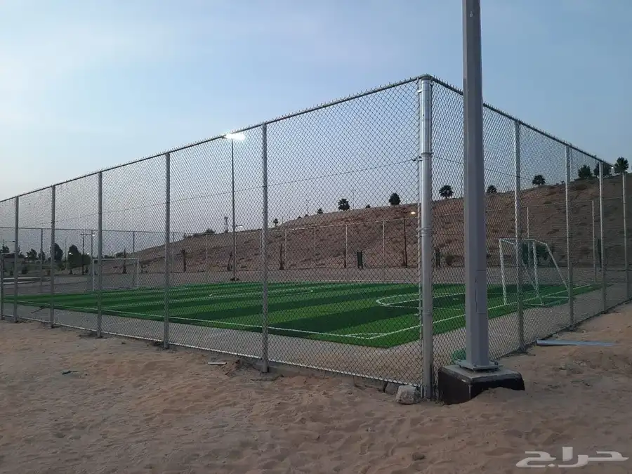 شبك معدني للملاعب الرياضيه والحدائق 0