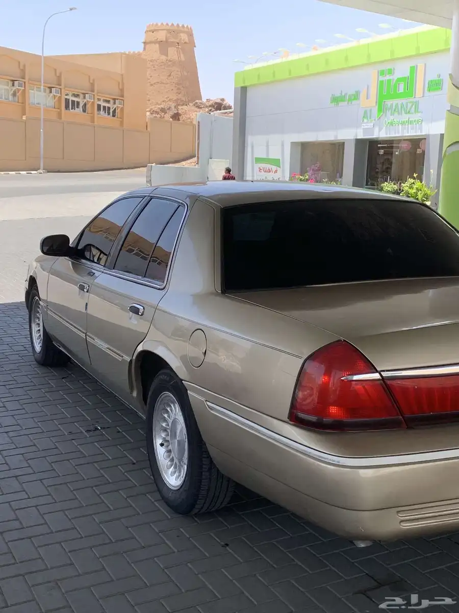 فورد ماكريز موديل 2001 جاهز للنقل ارغب بالبدل سيارة او بيعع 2