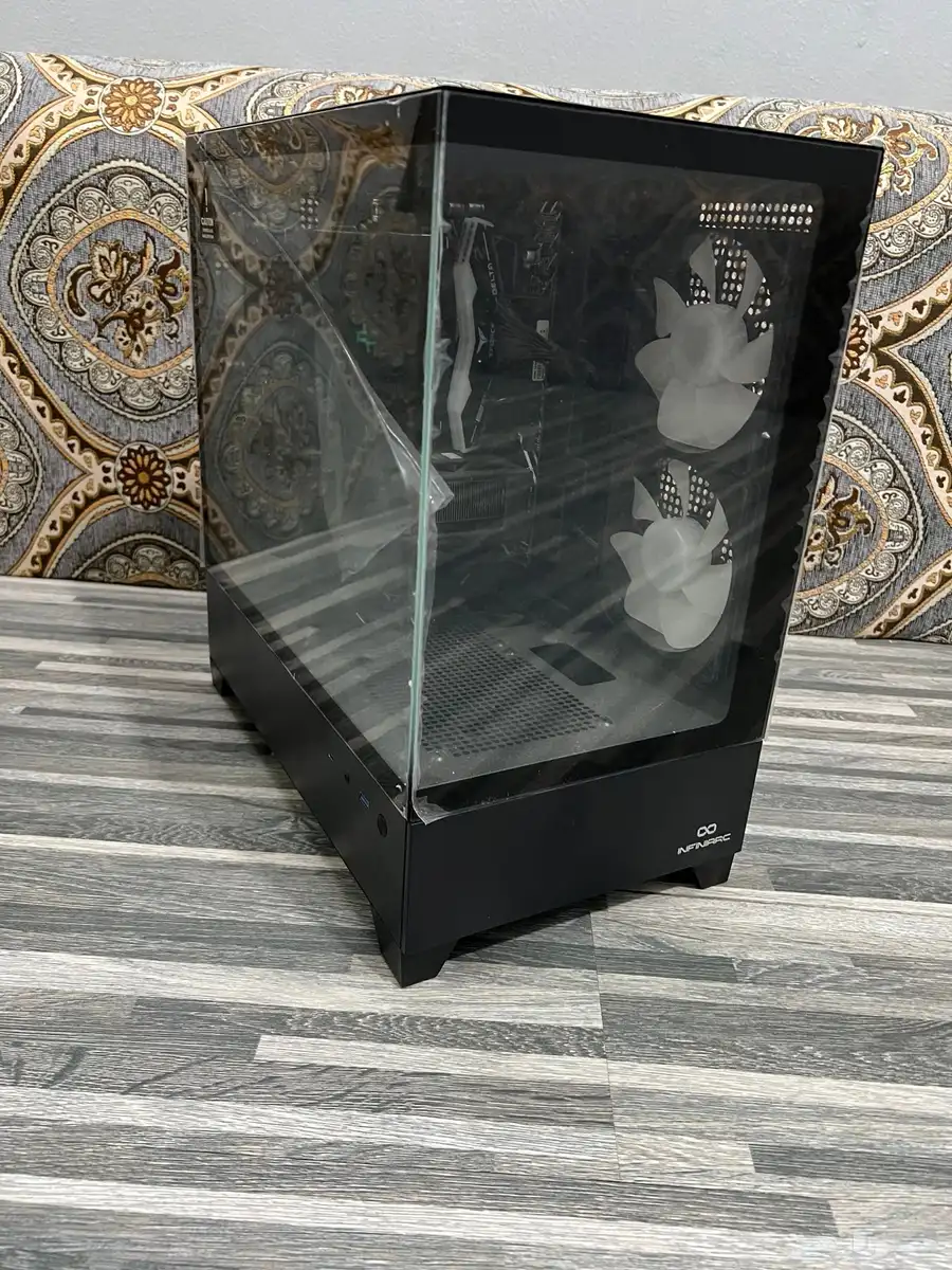 PC شبه جديد للبيع 2