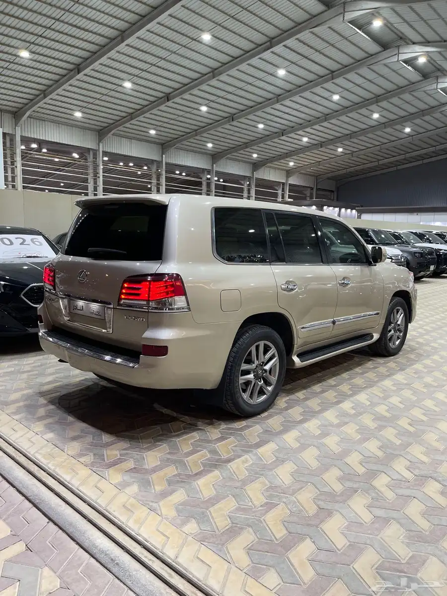 لكزس Lx570 ذهبي داخل بيج 2014 4