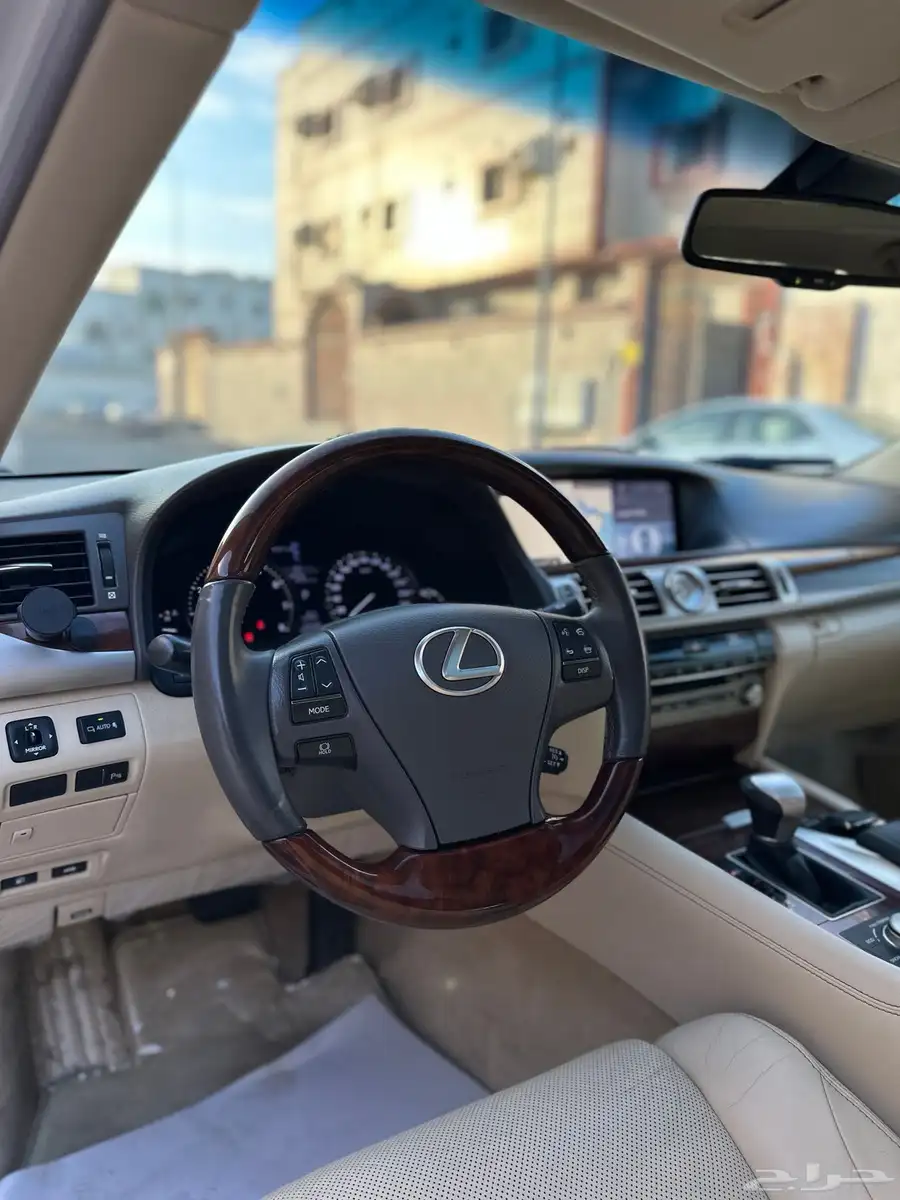 لكزس LS460 شورت فل 2015 8
