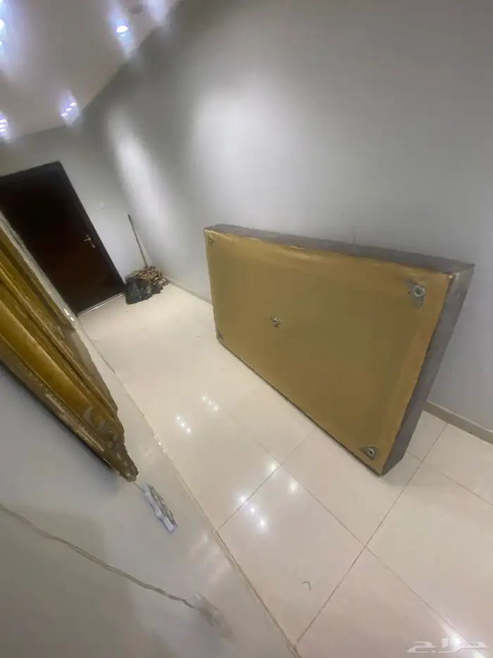 للبيع غرفه كامله وسريرين وقطع متفرقه 2