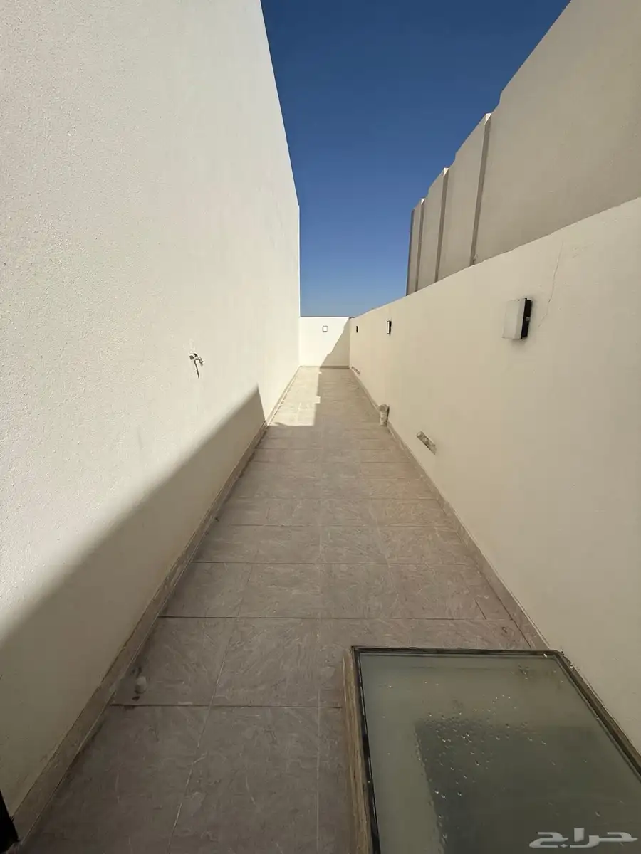 للبيع فلل الإسكان حي بن بطي وتاره طريق ابها الخميس 22