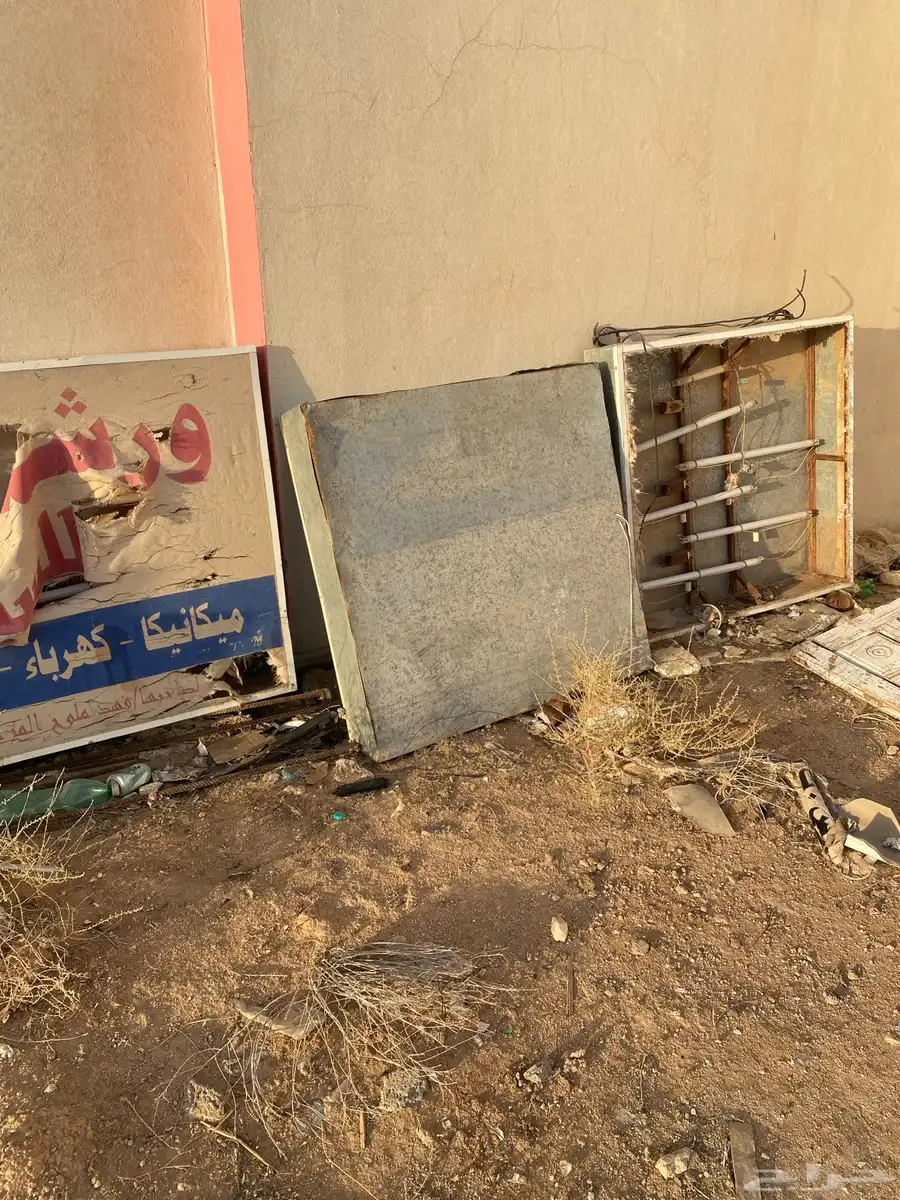 ثلاث لوحات للبيع في الجمش 1
