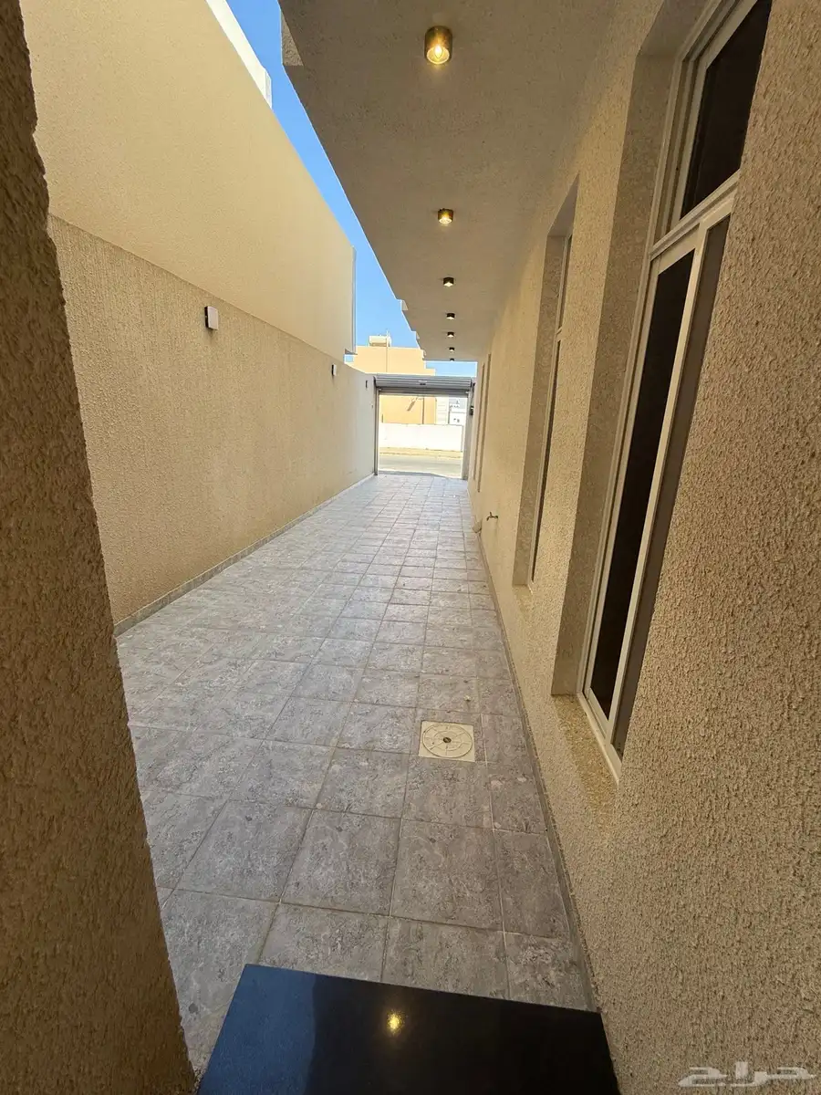 للبيع فلل الإسكان حي بن بطي وتاره طريق ابها الخميس 8