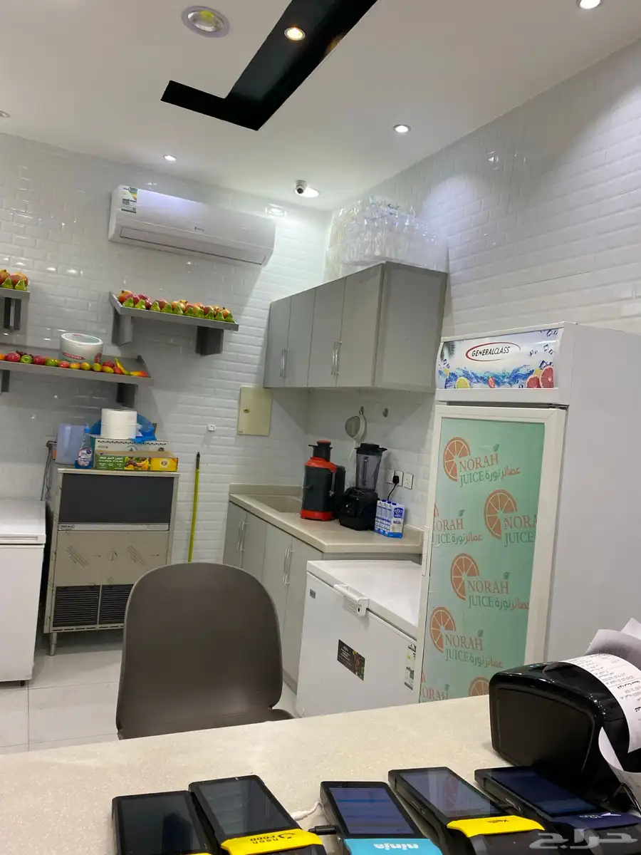 للبيع معدات و أدوات و ديكور محل عصاير بالكامل 18