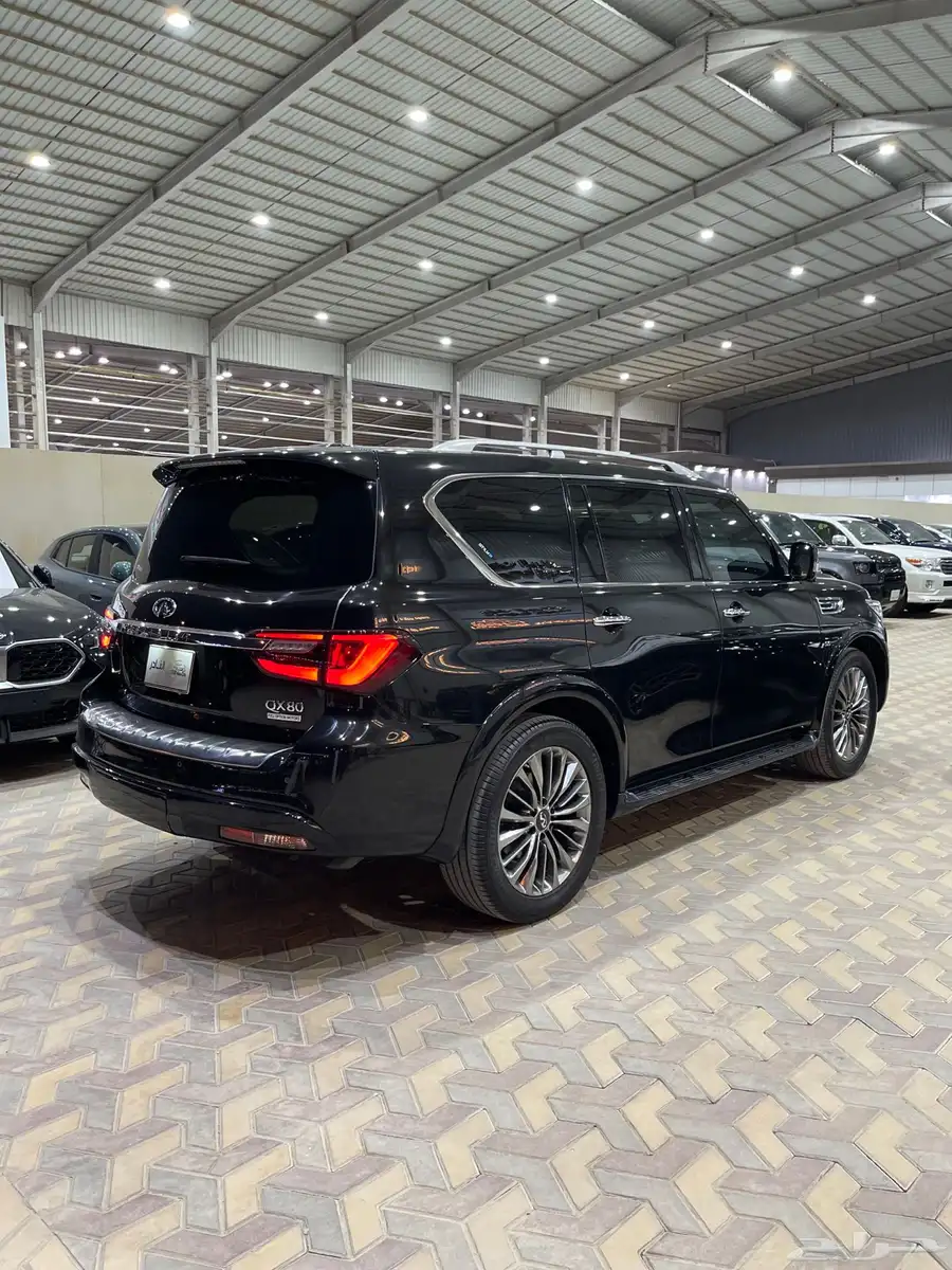 إنفينيتي QX80 2019 اسود داخل جملي 4
