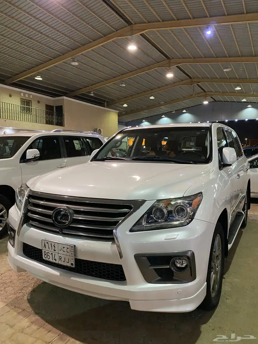 للبيع لكزس LX570DD فل كامل 2014 عبداللطيف عداد قليل 89 الف 6
