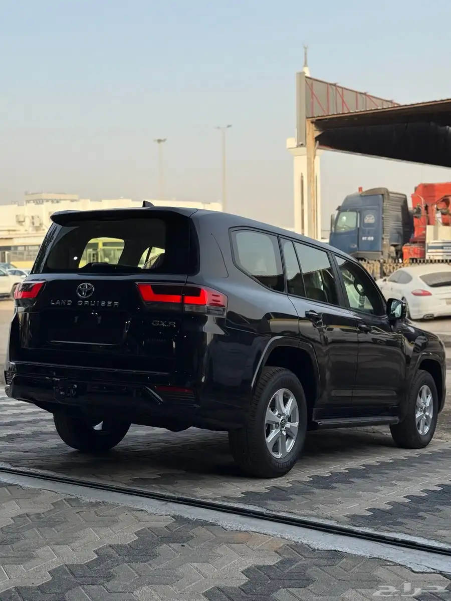 تايوتا لاندكروزر 2025 GXR L1 رقم واحد 3