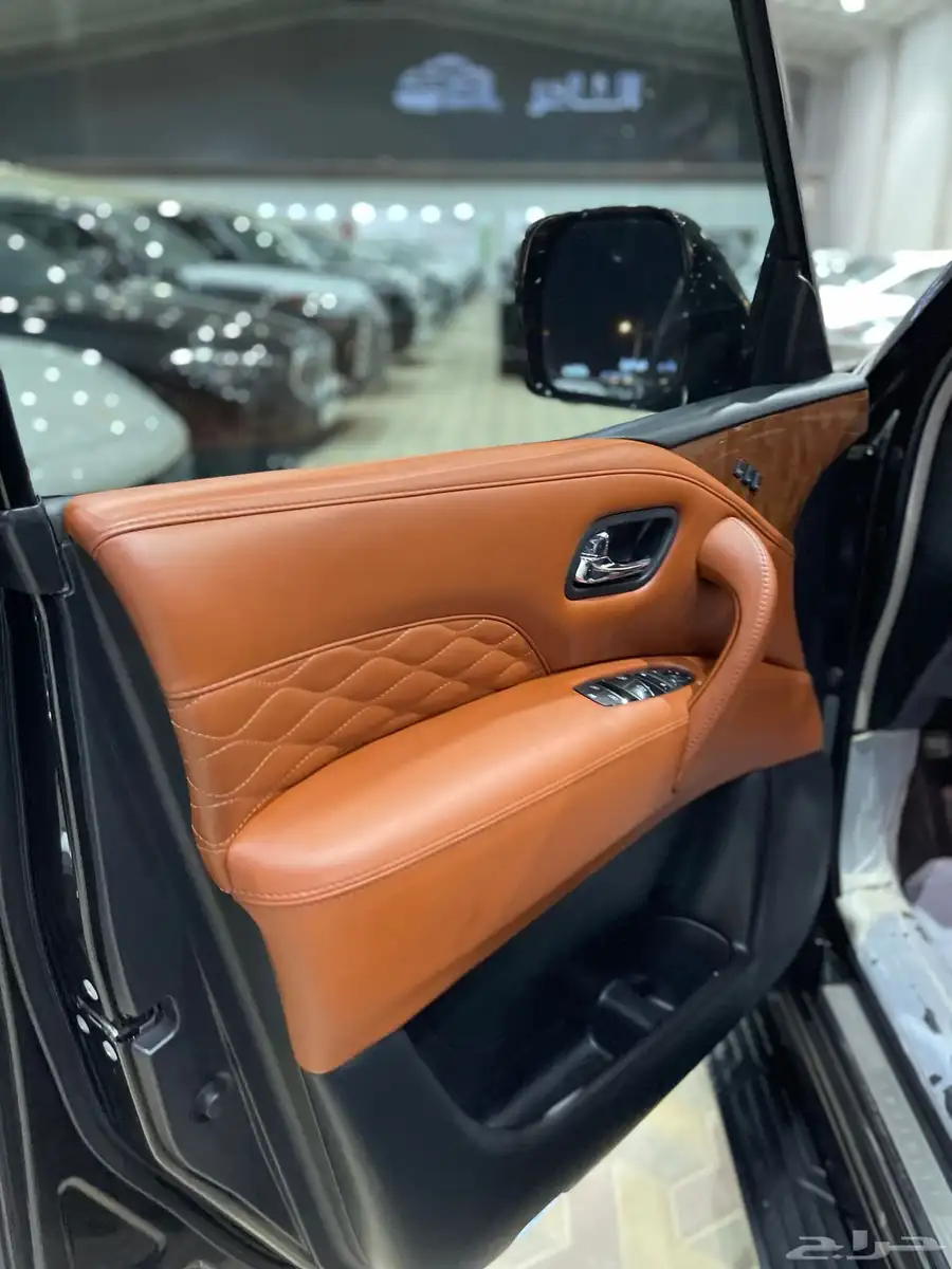 إنفينيتي QX80 2019 اسود داخل جملي 9