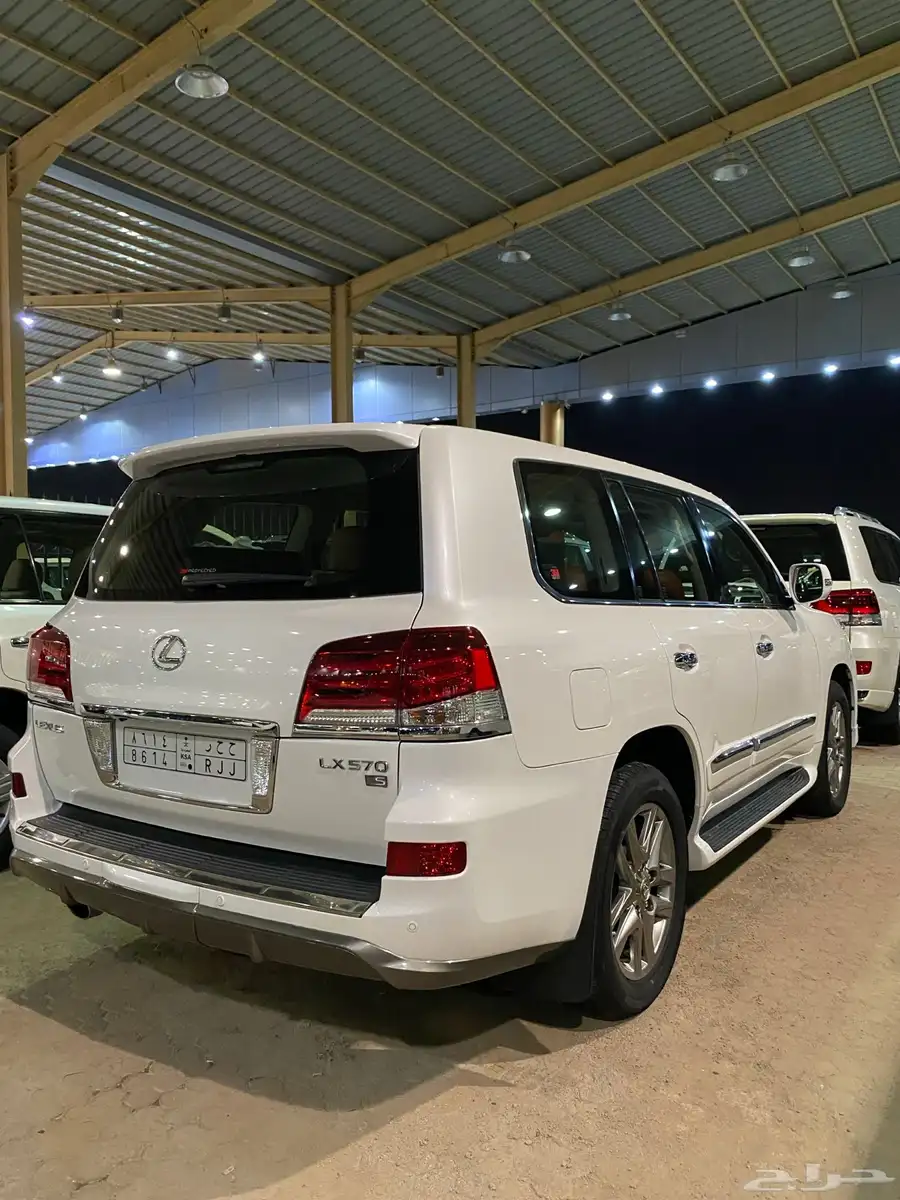 للبيع لكزس LX570DD فل كامل 2014 عبداللطيف عداد قليل 89 الف 3
