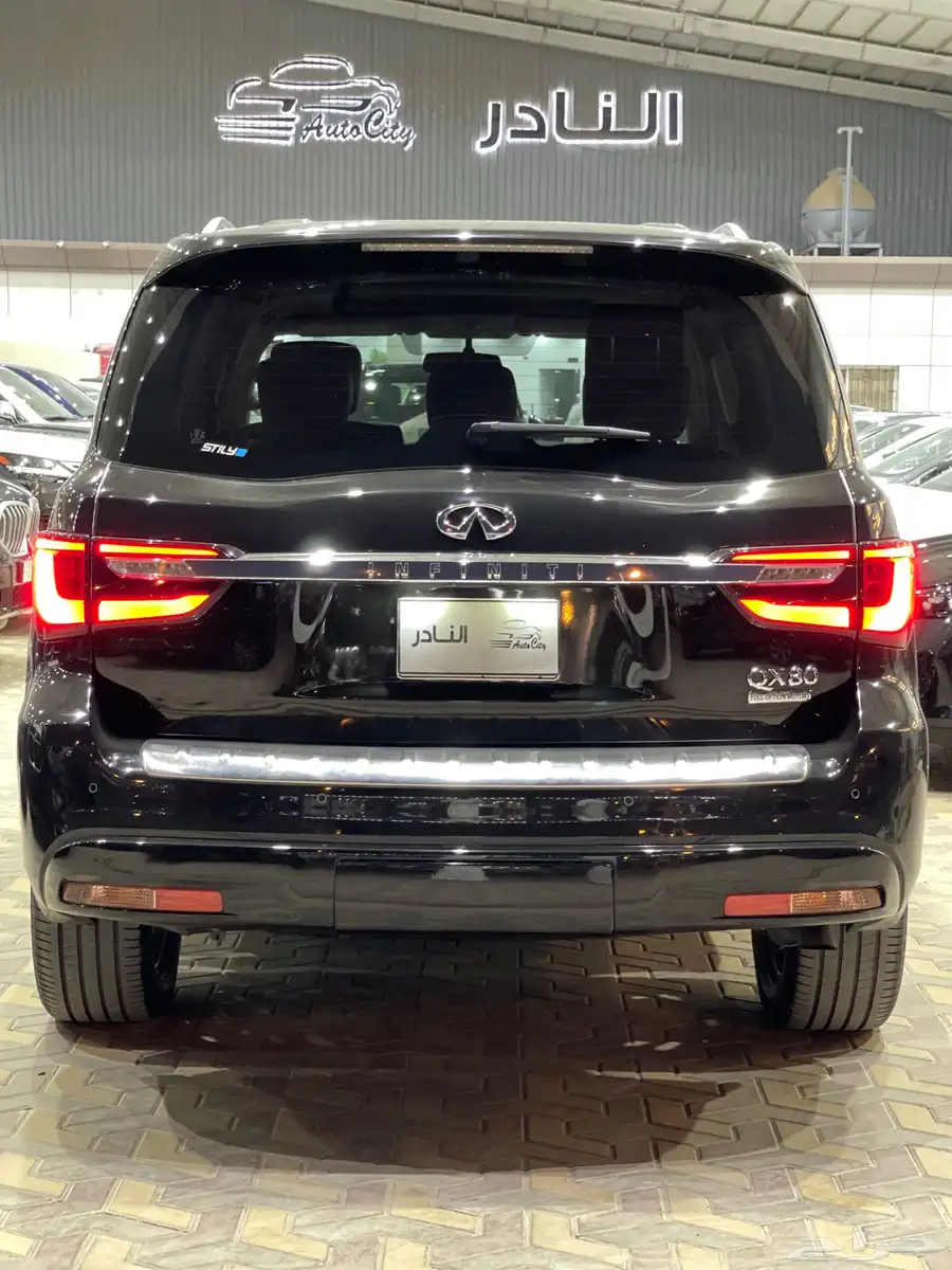 إنفينيتي QX80 2019 اسود داخل جملي 5