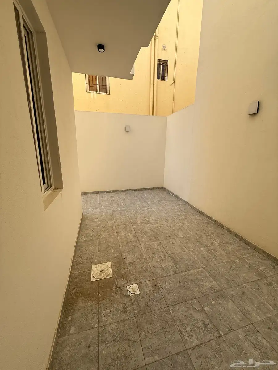 للبيع فلل الإسكان حي بن بطي وتاره طريق ابها الخميس 14
